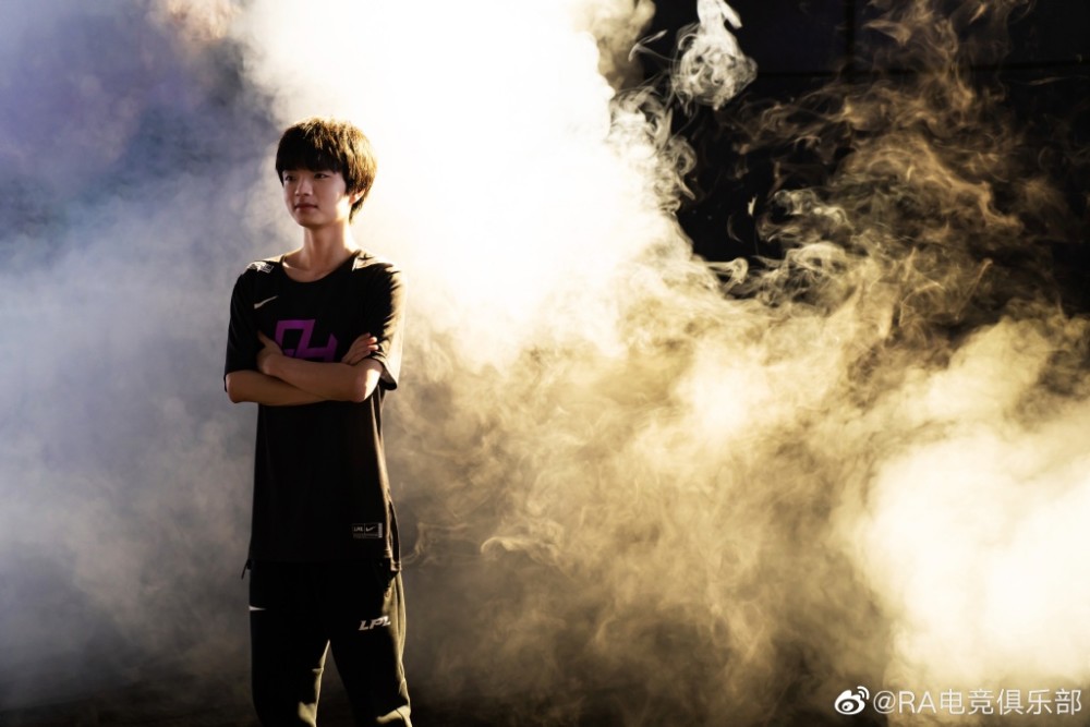 高中玩游戏电竞夺冠然后又考上北大   高中玩游戏电竞夺冠然后又考上北大