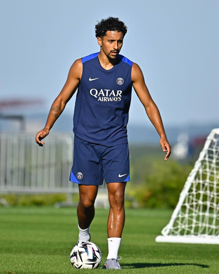 清晨巴黎圣日耳曼备战中超，防线松动细节曝光，悬念犹存，阵容厚度经受考验的简单介绍